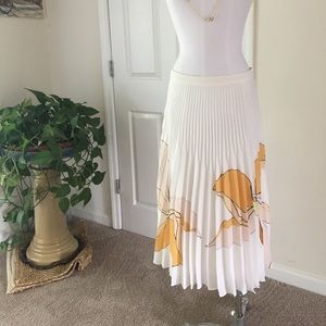 New REISS  Midi skirt with pleated flowers motif.